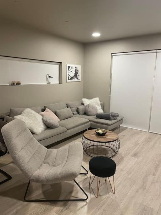 Beautiful Apartment Near Airport Njarthvik Exterior foto