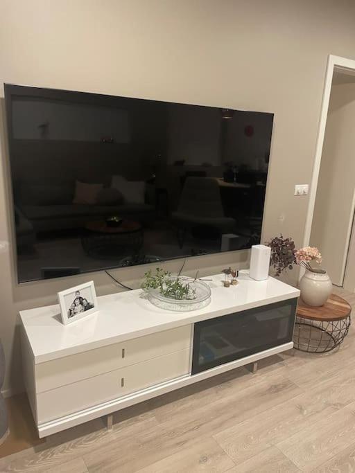 Beautiful Apartment Near Airport Njarthvik Exterior foto